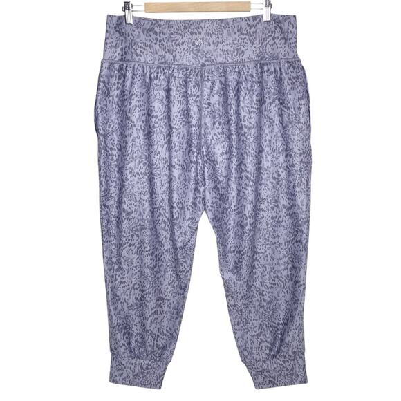 Athleta Salutation Printed Crop Jogger Tempest Violet size XL - Picture 3 of 9